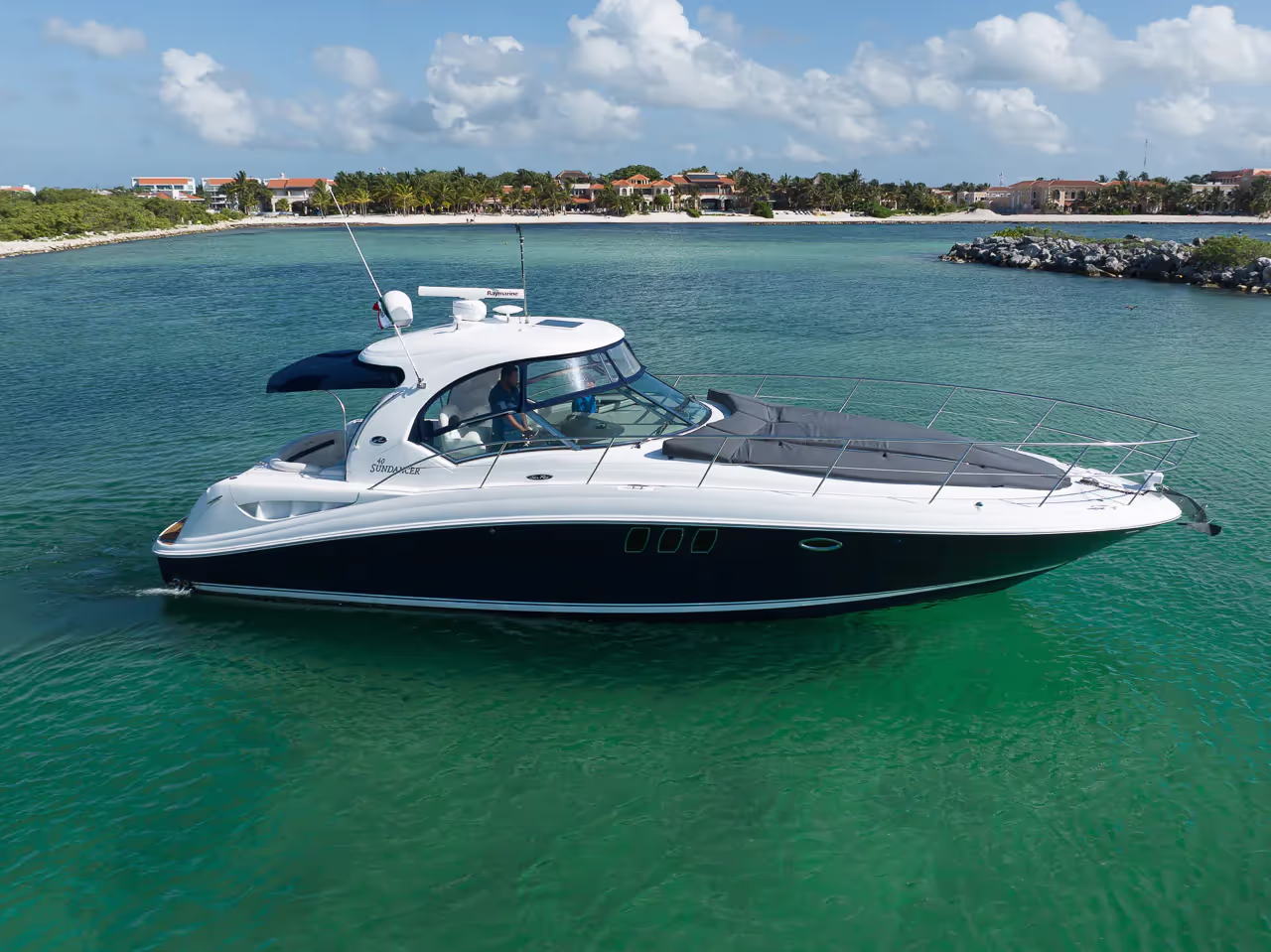 40 ft Sea Ray Luxury Yacht