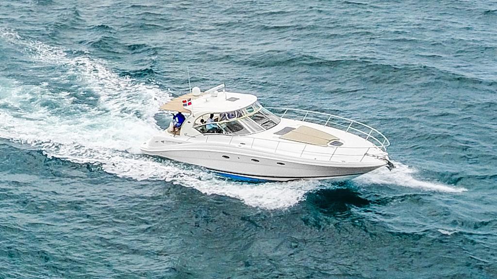 42 ft Sea Ray Luxury Yacht