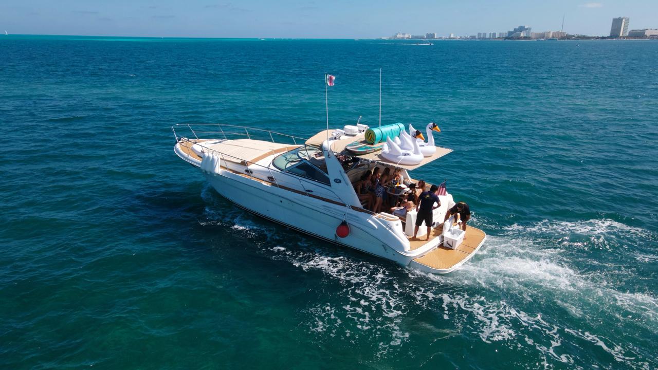 43 ft Sea Ray Luxury Yacht