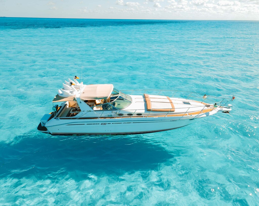 43 ft Sea Ray Luxury Yacht