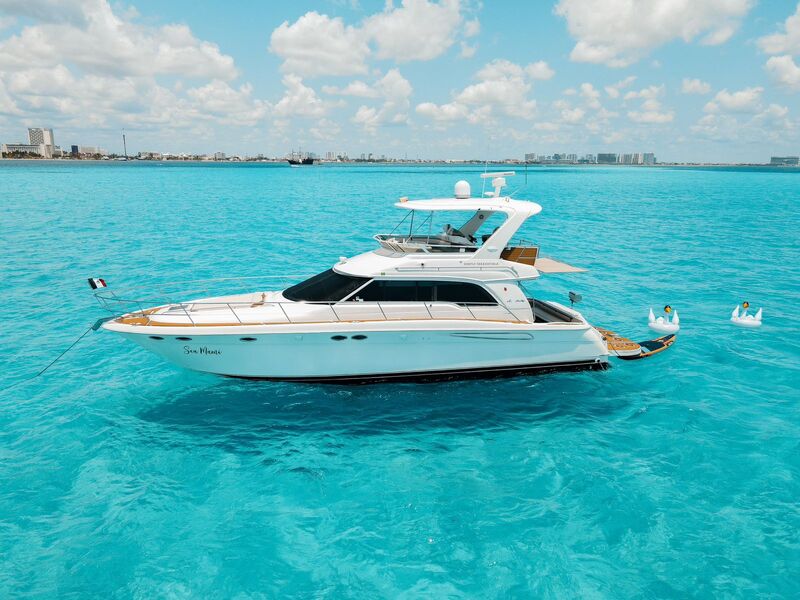 52 ft Sea Ray Luxury Yacht