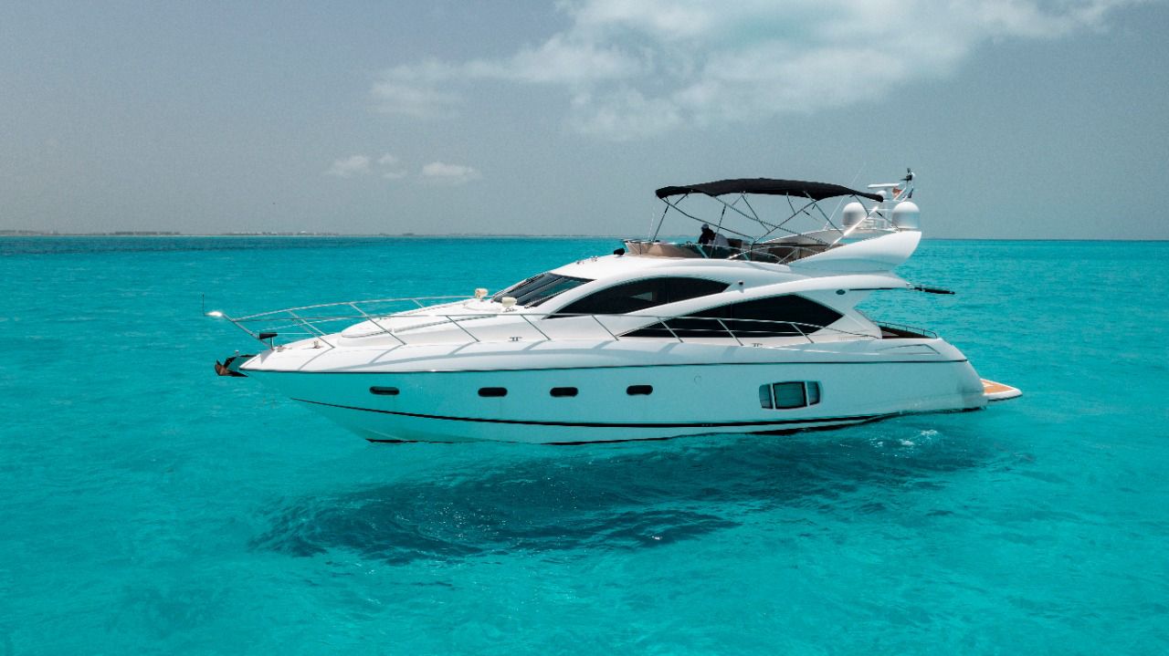 Yate de lujo Sunseeker de 64 ft — photo 1