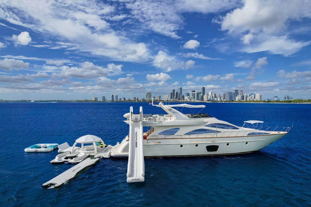 80 ft Azimut Luxury Yacht
