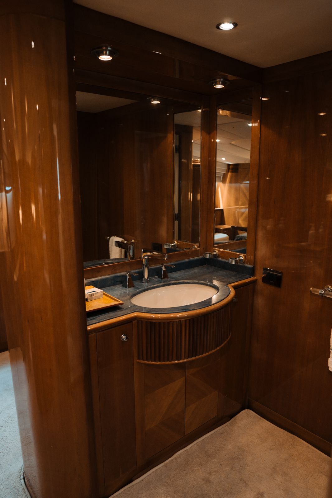 100 ft Azimut Superyacht — photo 10