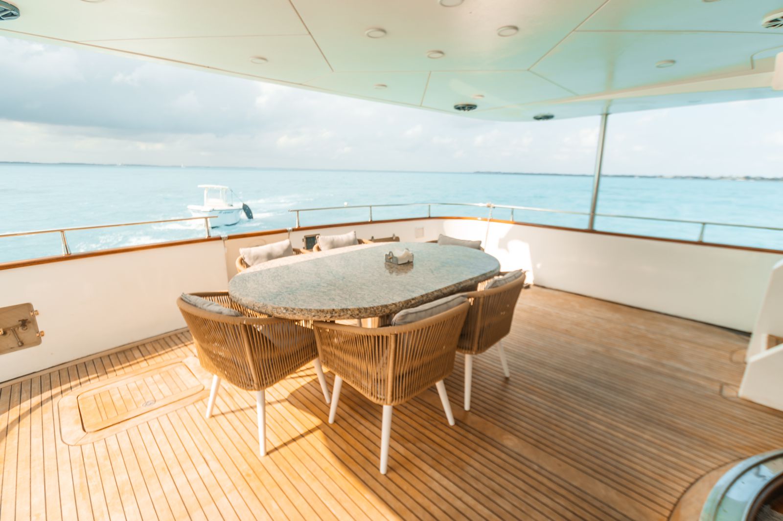100 ft Azimut Superyacht — photo 12