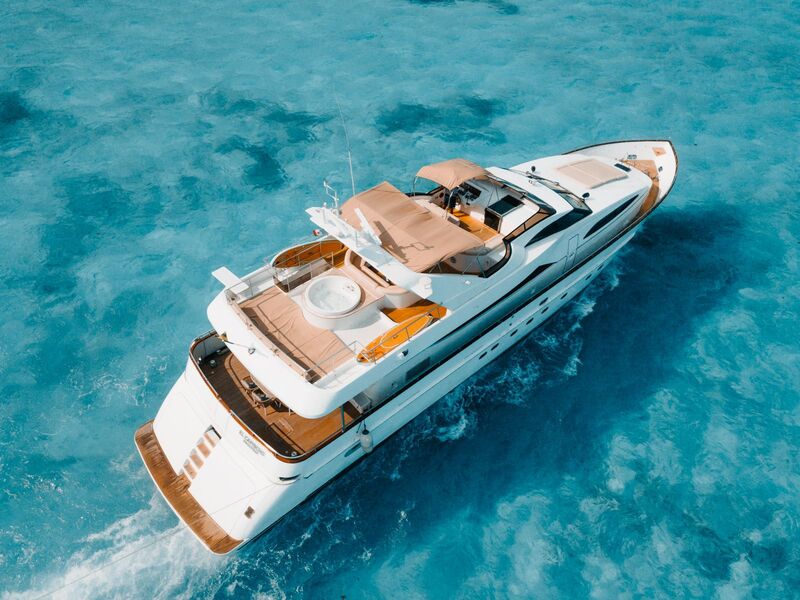 100 ft Azimut Superyacht — photo 2