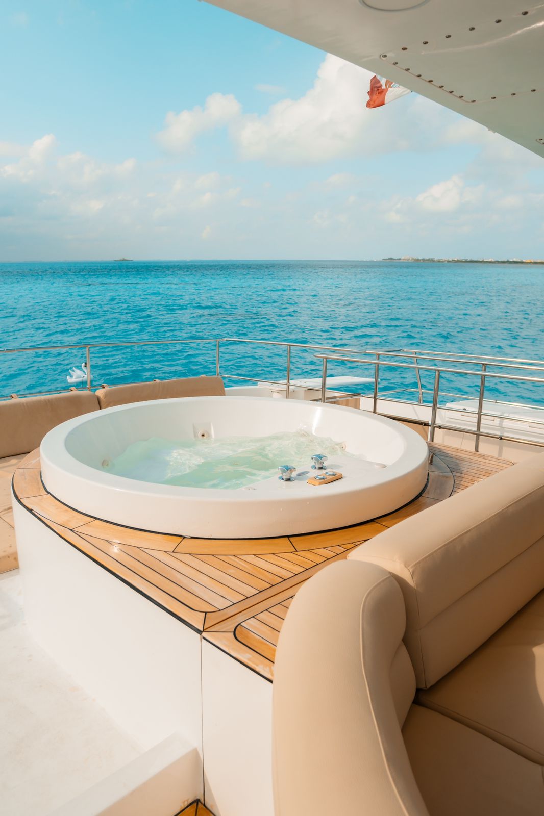 100 ft Azimut Superyacht — photo 3