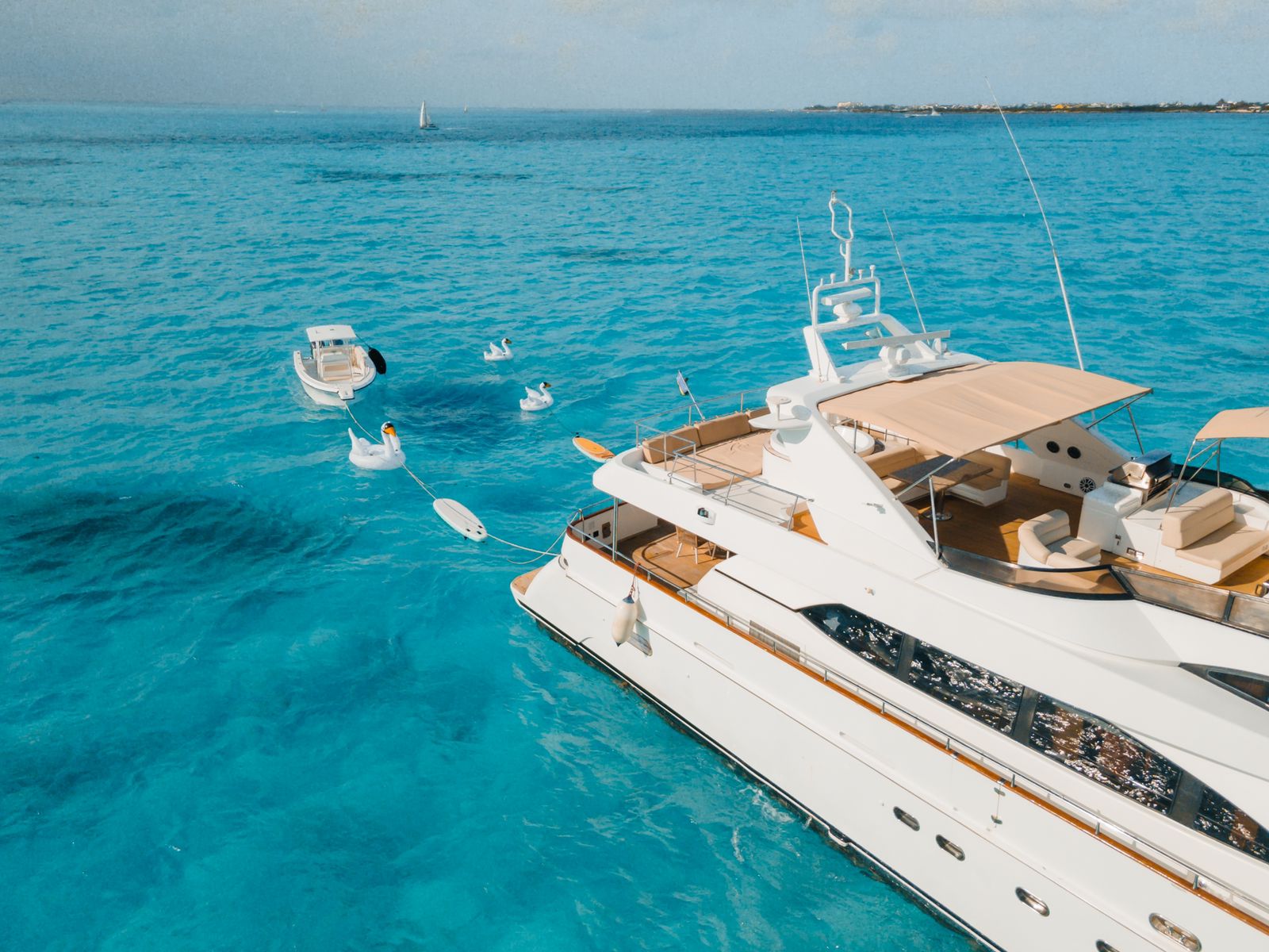 100 ft Azimut Superyacht — photo 4