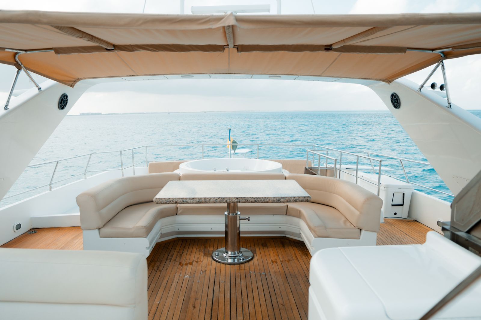 100 ft Azimut Superyacht — photo 5