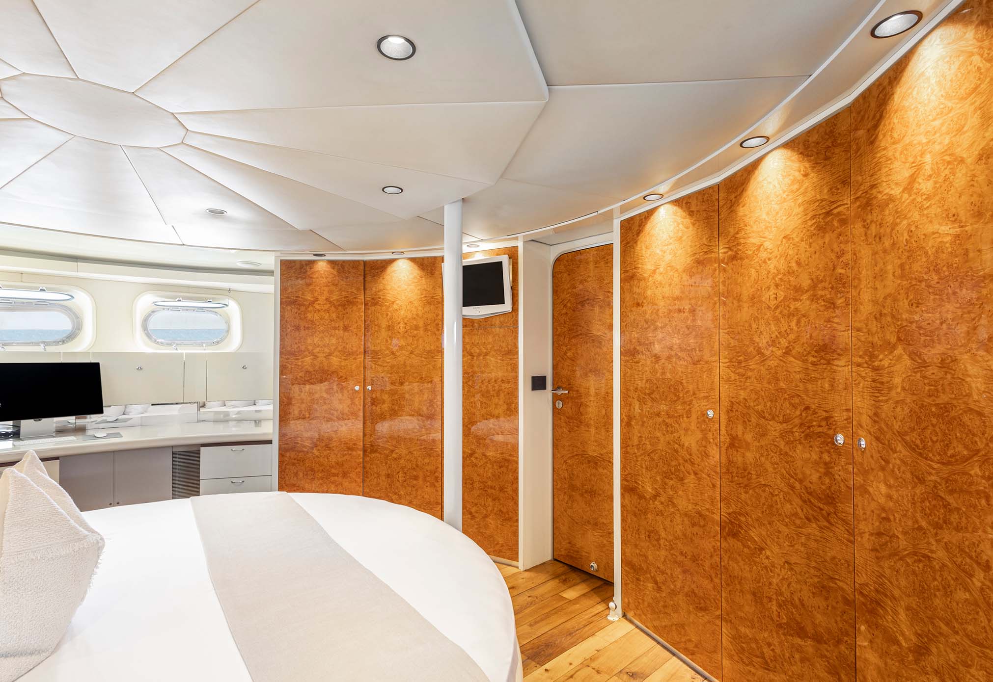 115 ft Heesen Superyacht — photo 5