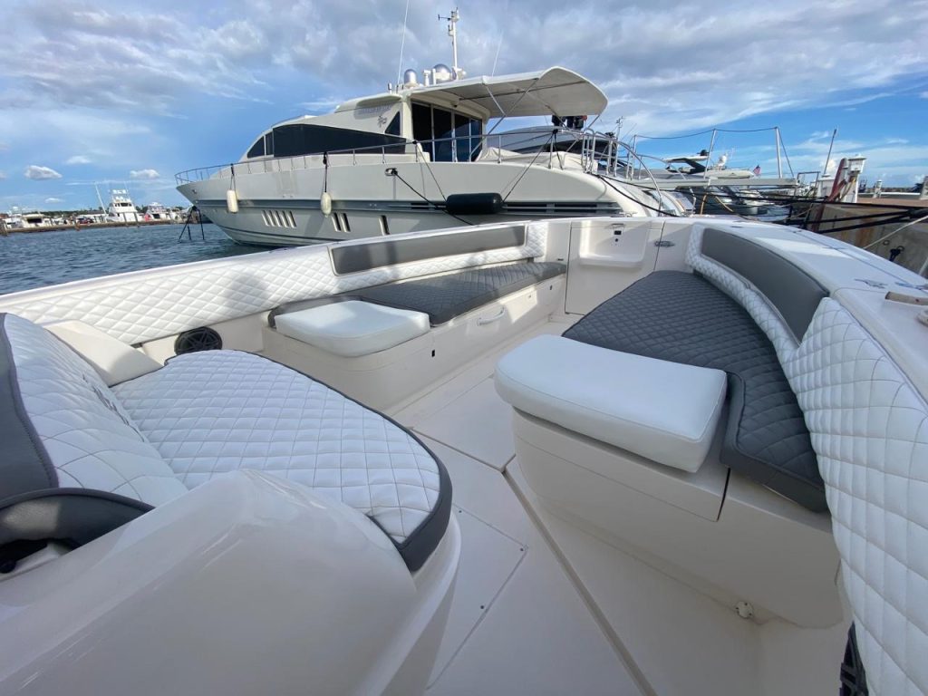 33 ft Intrepid Private Cruiser — photo 4