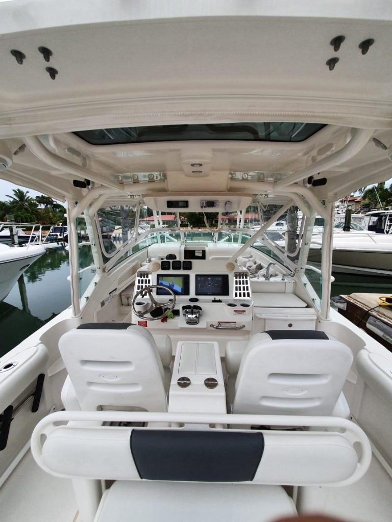 35 ft Everglades Private Cruiser — photo 5