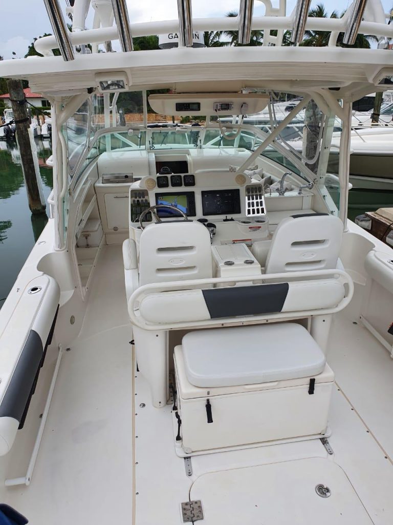 35 ft Everglades Private Cruiser — photo 3