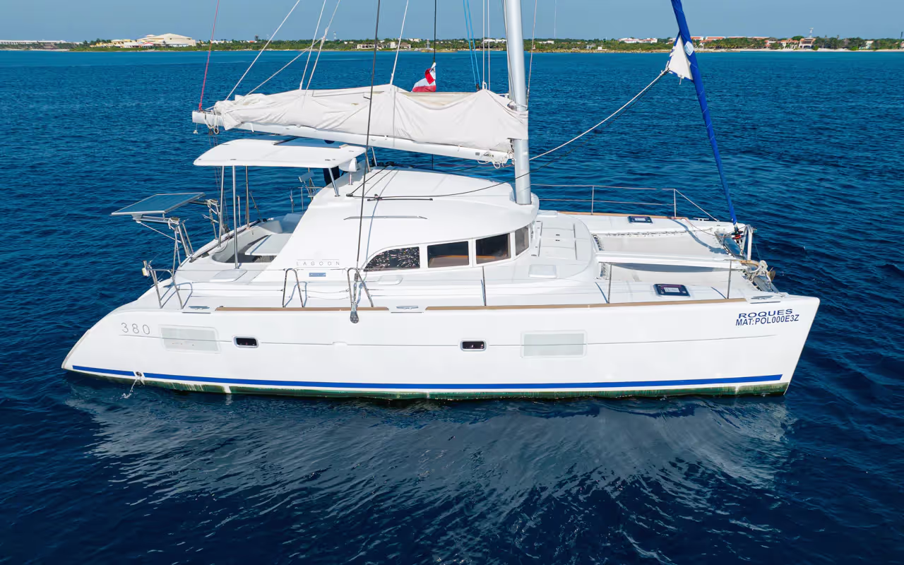 38 ft Lagoon Luxury Catamaran — photo 7