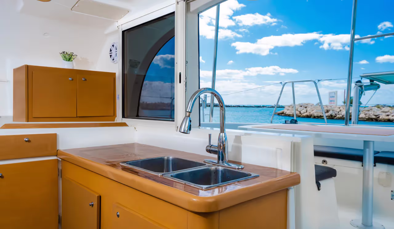 38 ft Lagoon Luxury Catamaran — photo 5