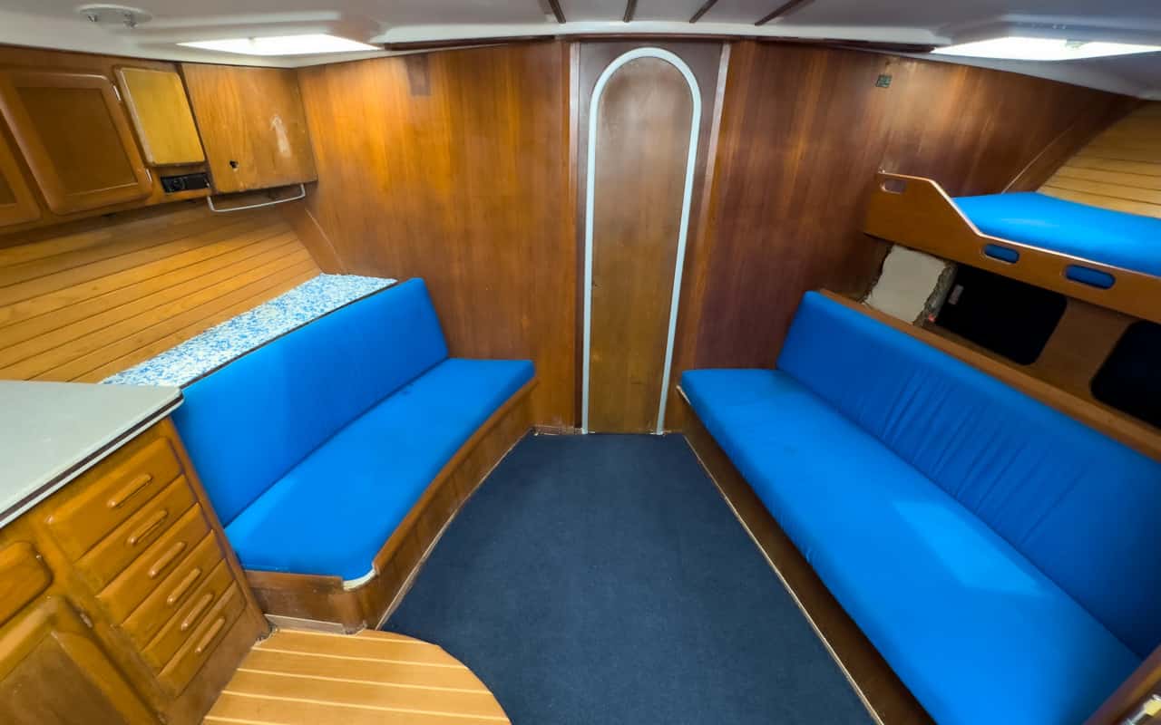 38 ft Luhrs Fishing Yacht — photo 10