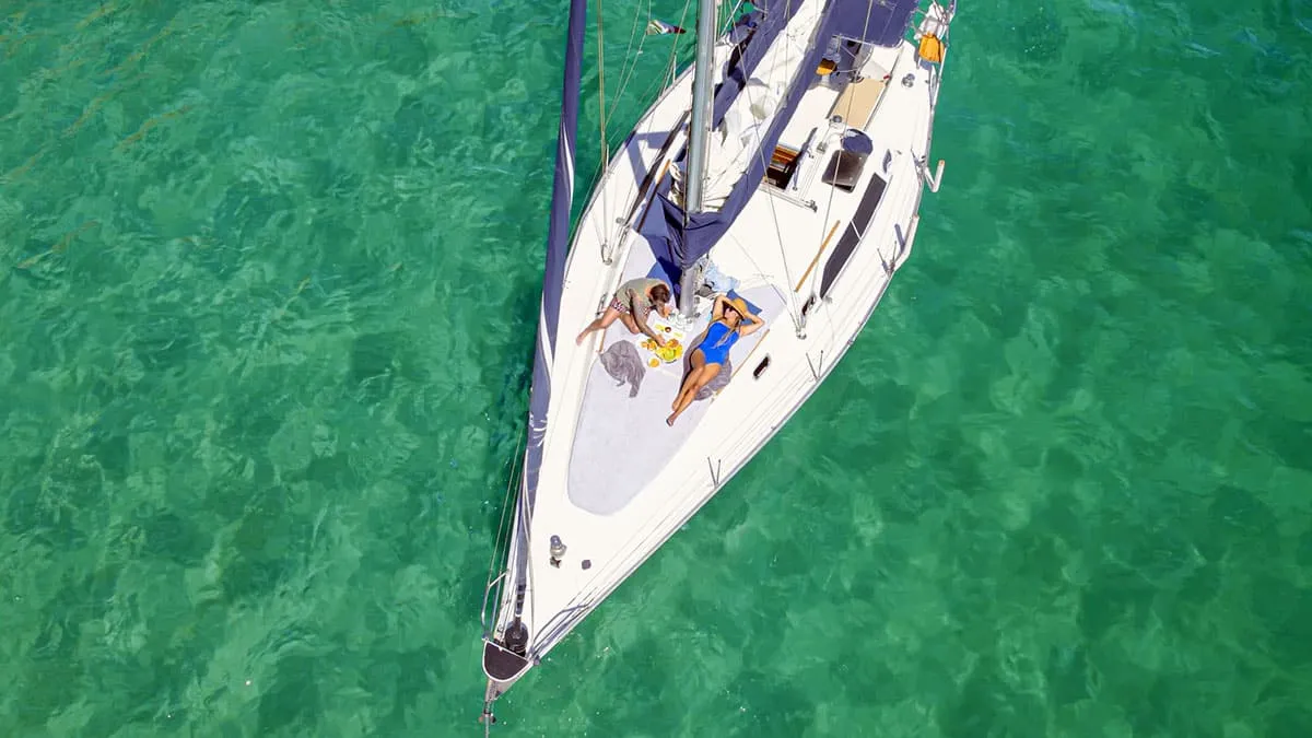 38 ft Hunter Sailing Yacht — photo 11