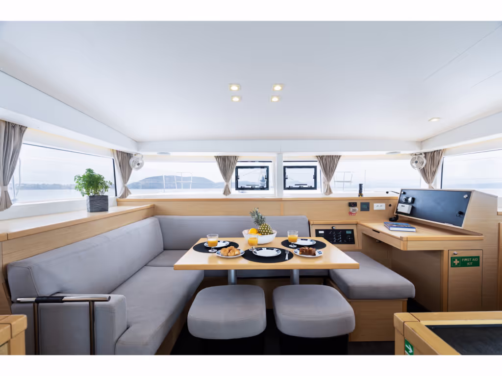 40 ft Lagoon Luxury Catamaran — photo 3