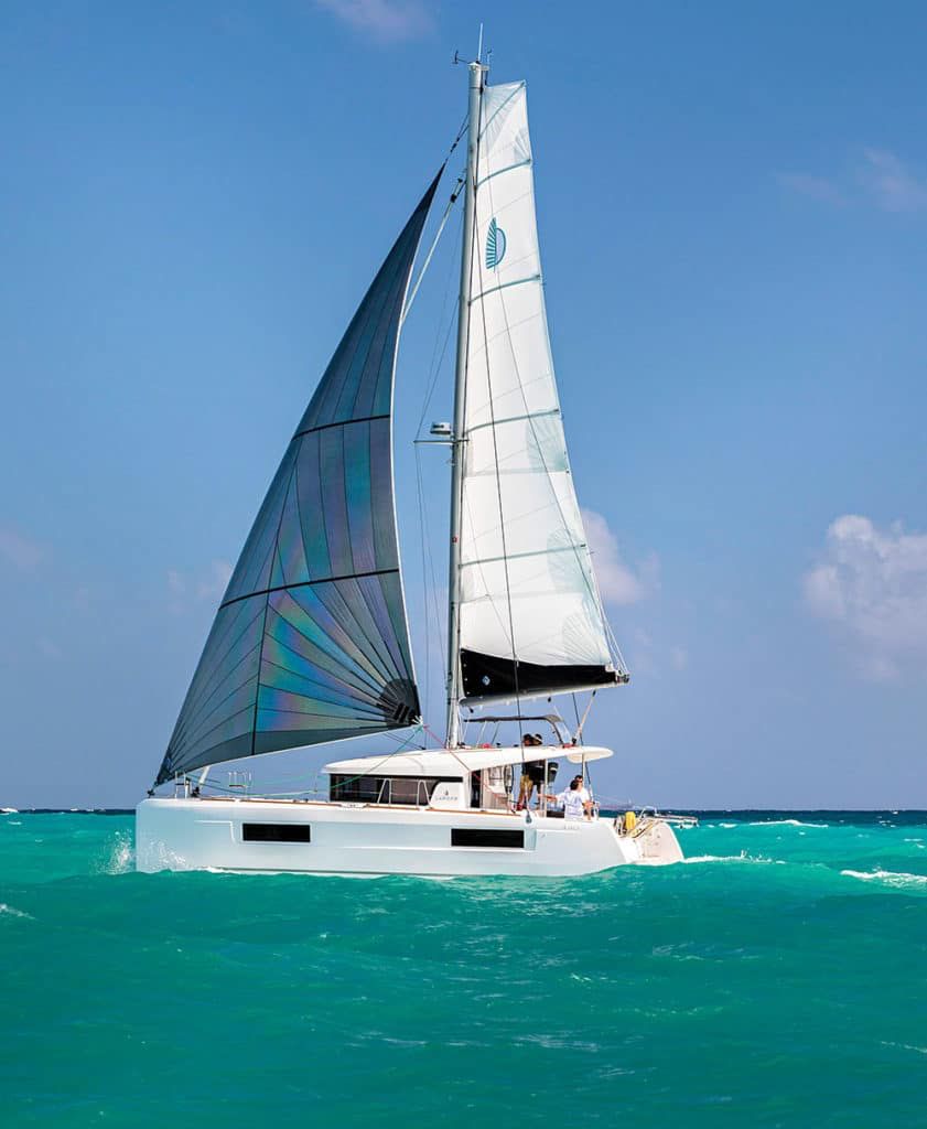 40 ft Lagoon Luxury Catamaran — photo 3