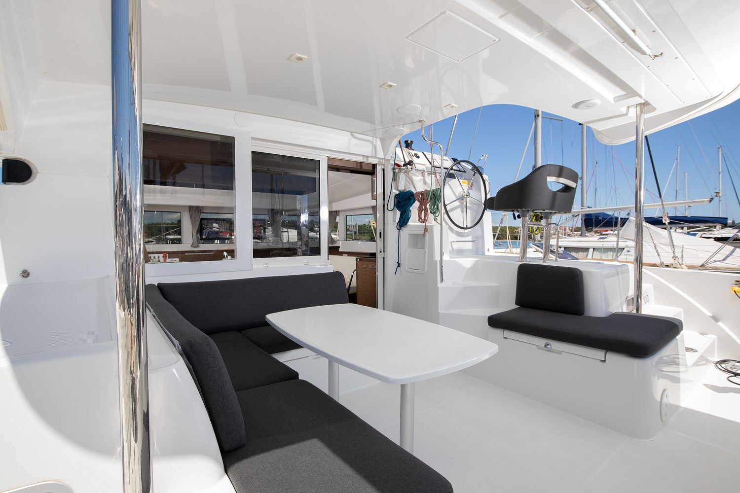 40 ft Lagoon Luxury Catamaran — photo 9