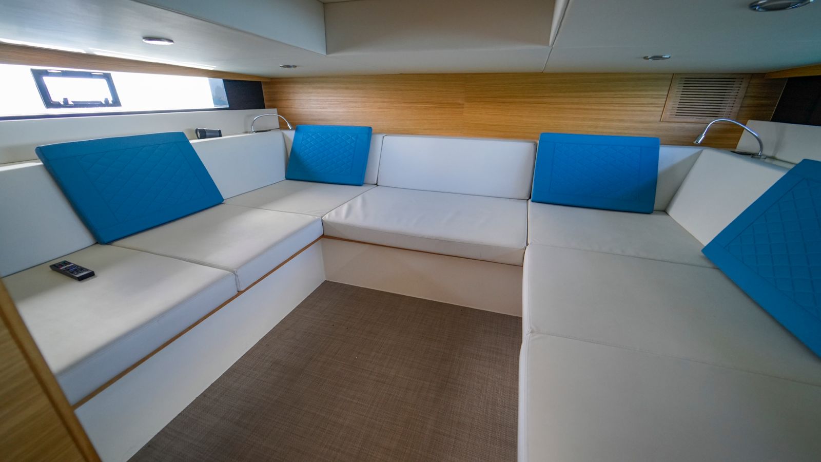 42 ft De Antonio Sport Yacht — photo 11