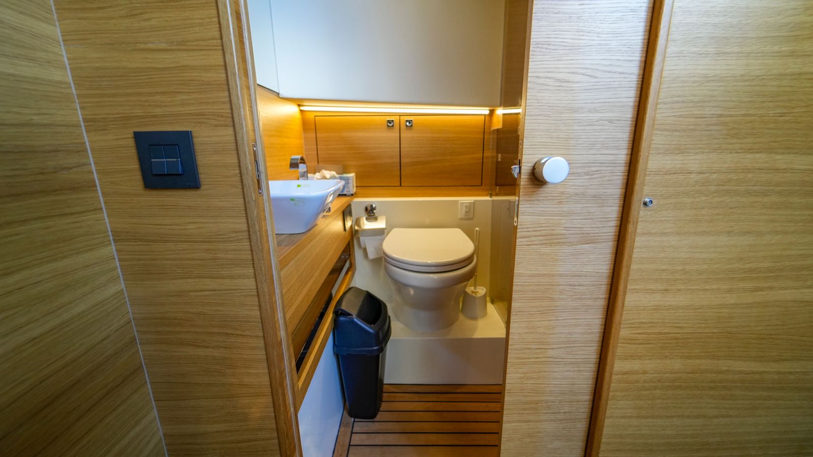 42 ft De Antonio Sport Yacht — photo 12