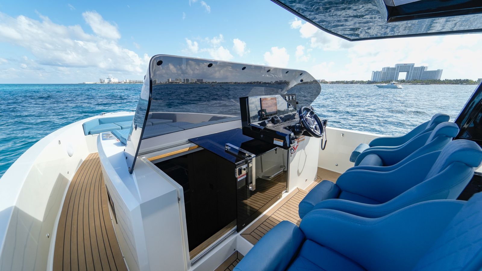 42 ft De Antonio Sport Yacht — photo 3