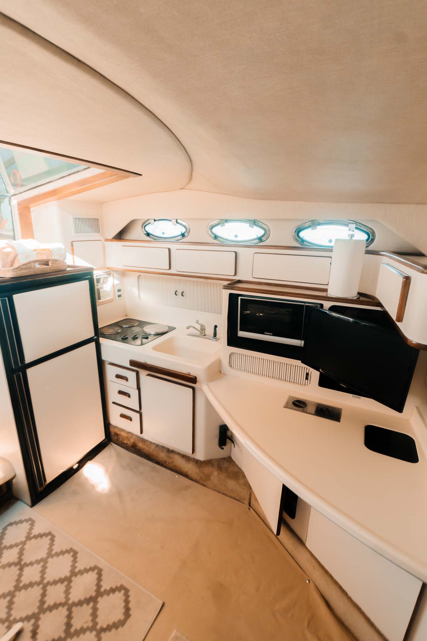 43 ft Sea Ray Luxury Yacht — photo 7