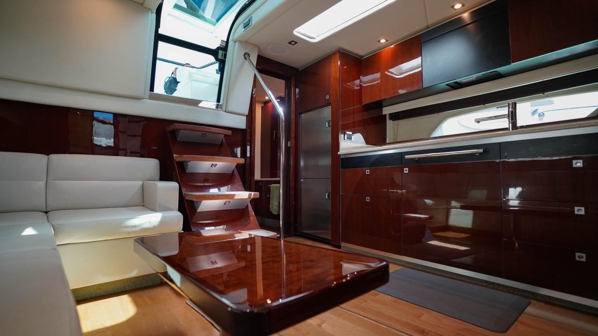 47 ft Sea Ray Luxury Yacht — photo 3