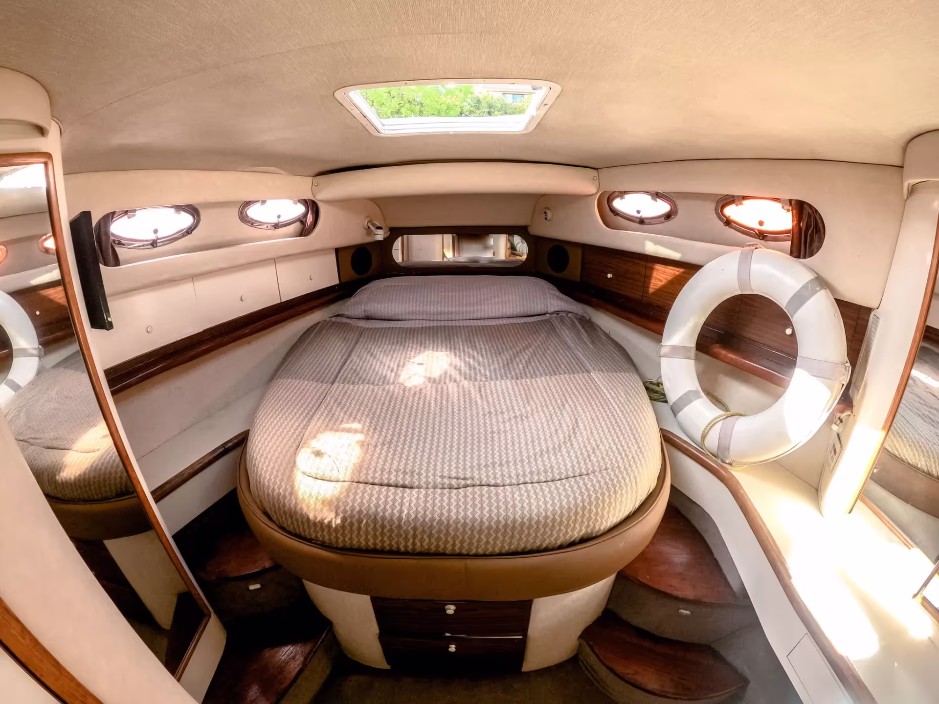 48 ft Sea Ray Luxury Yacht — photo 6