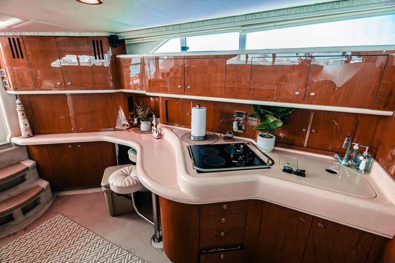50 ft Sea Ray Luxury Yacht — photo 11