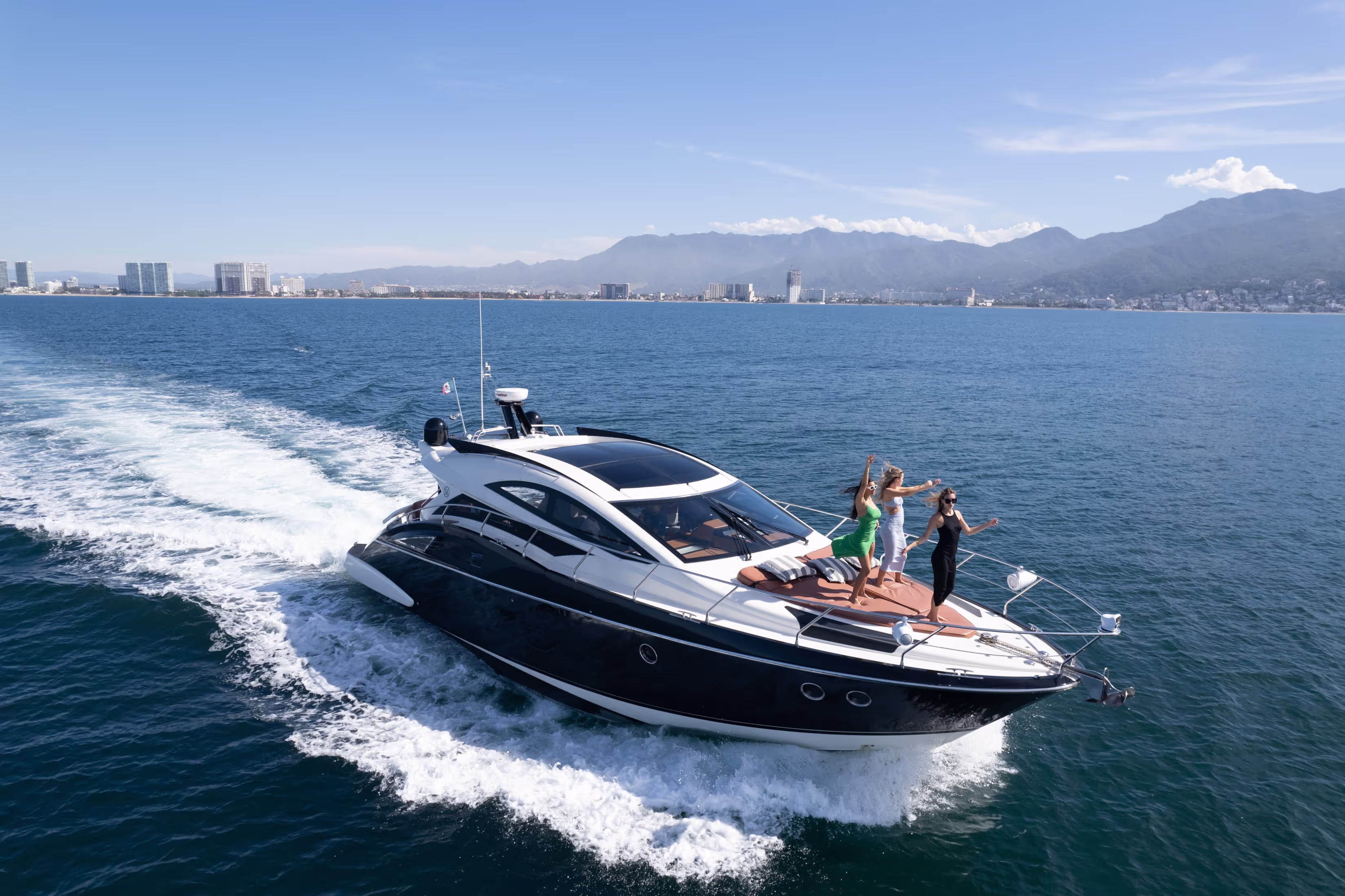 50 ft Marquis Luxury Yacht — photo 6