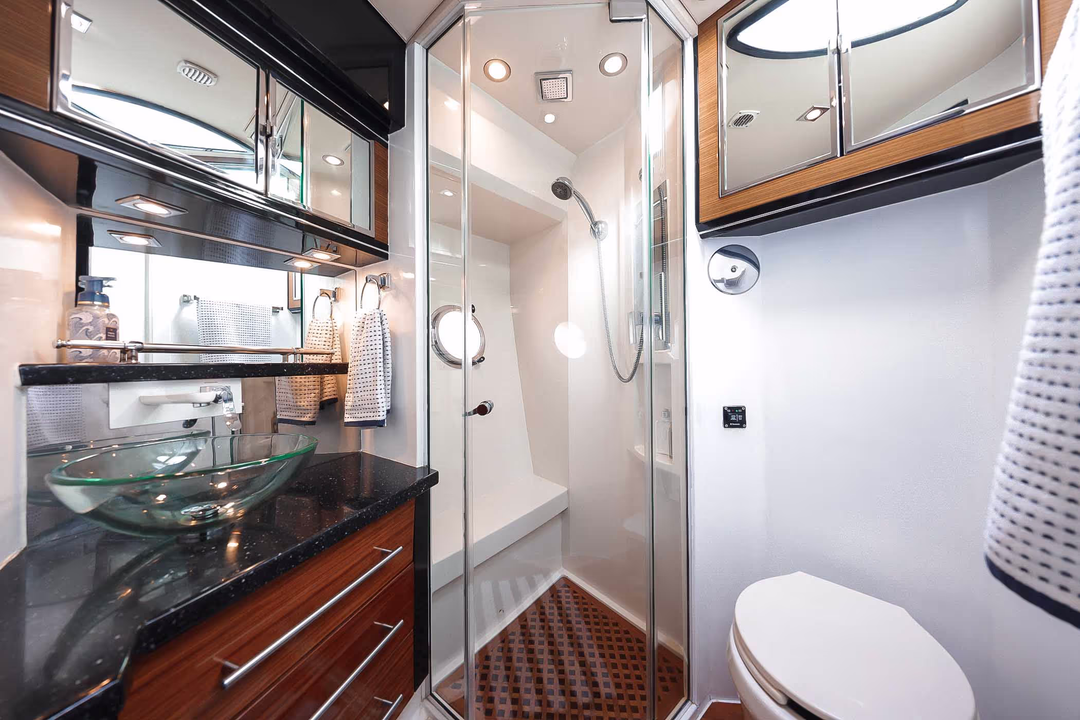 50 ft Marquis Luxury Yacht — photo 4
