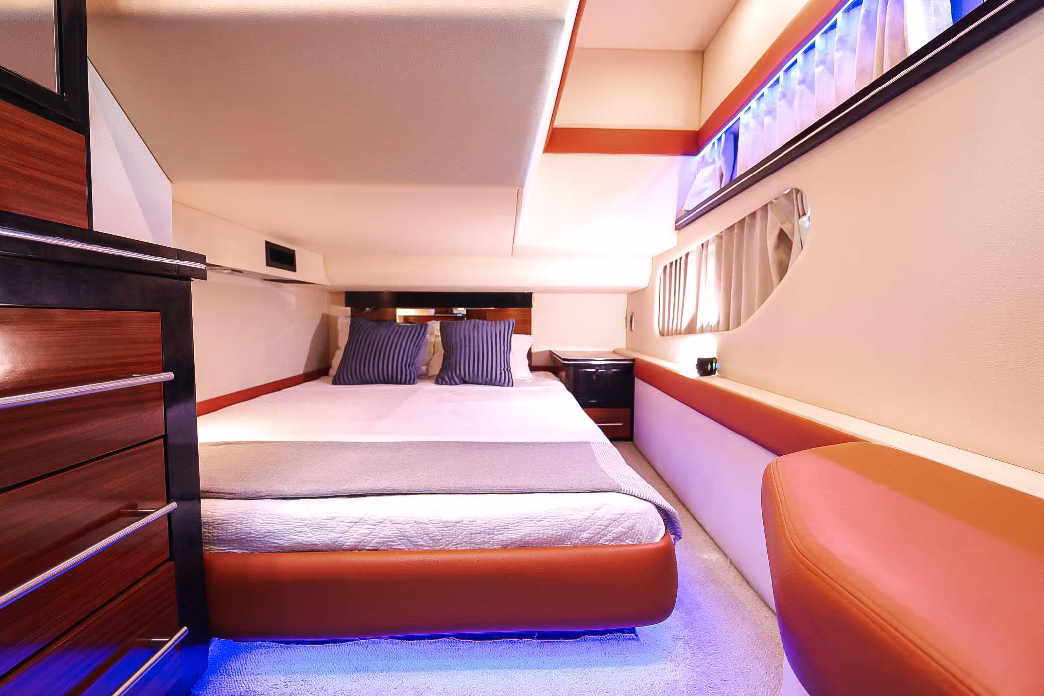 50 ft Marquis Luxury Yacht — photo 3