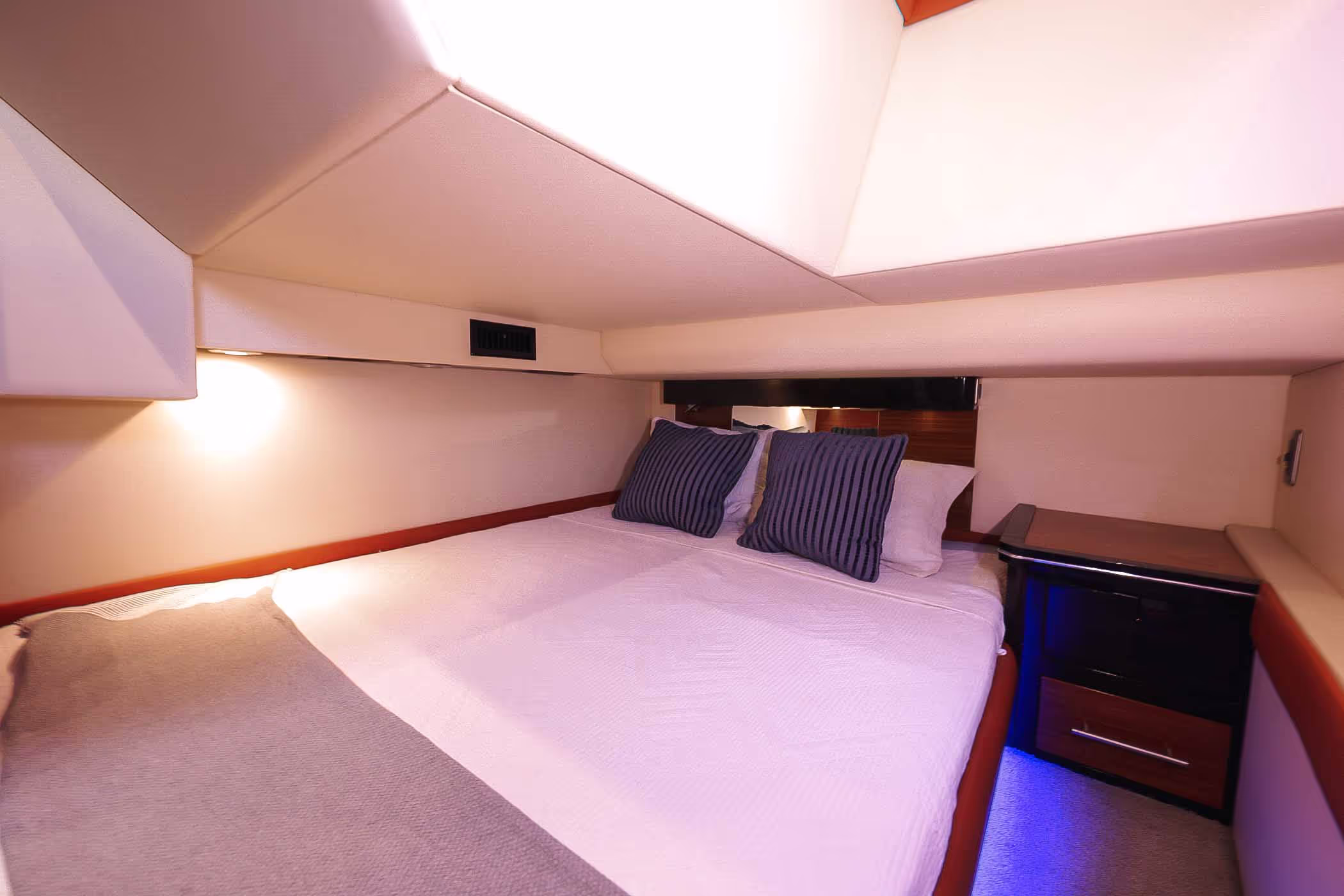 50 ft Marquis Luxury Yacht — photo 10