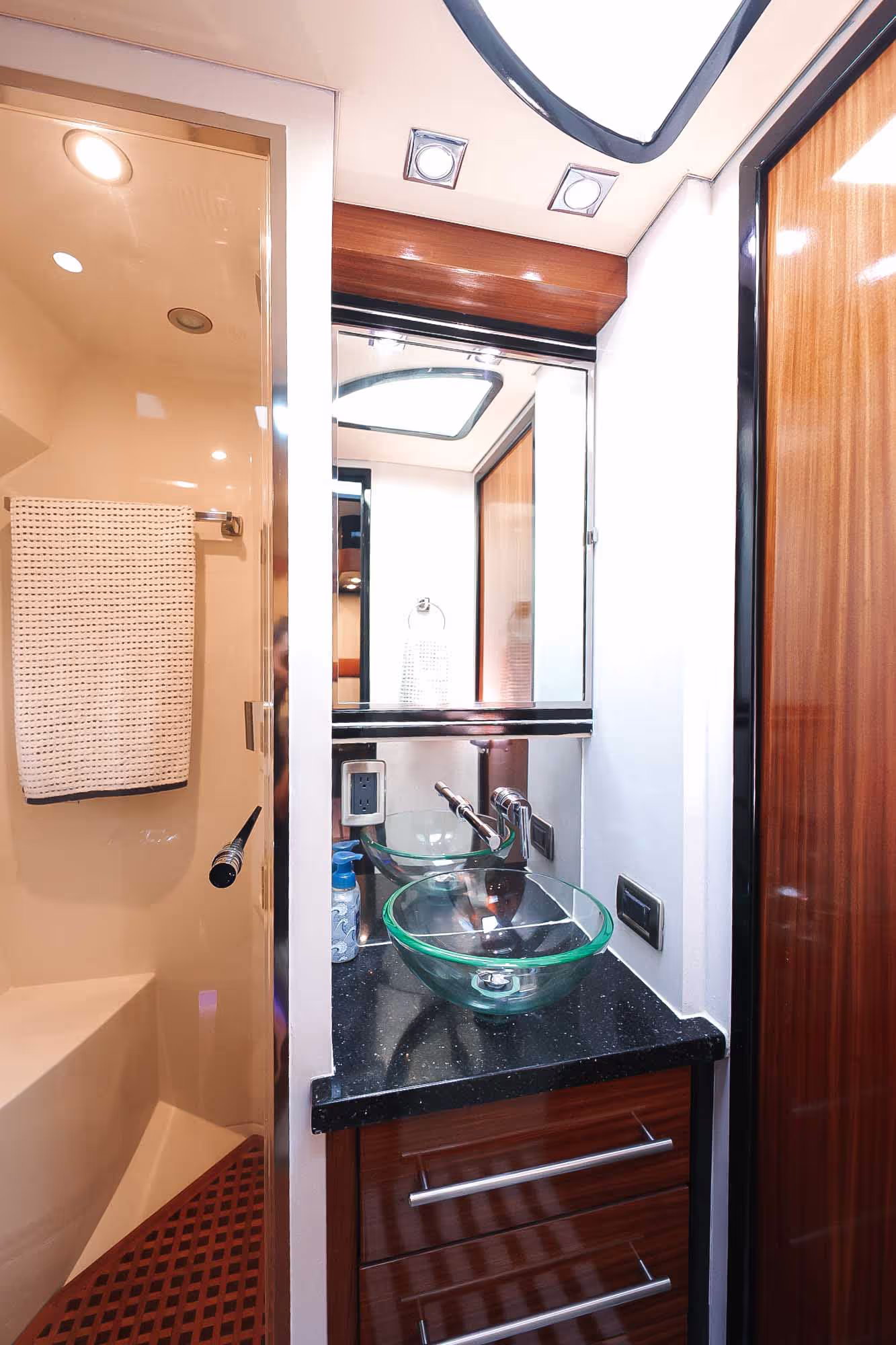 50 ft Marquis Luxury Yacht — photo 12