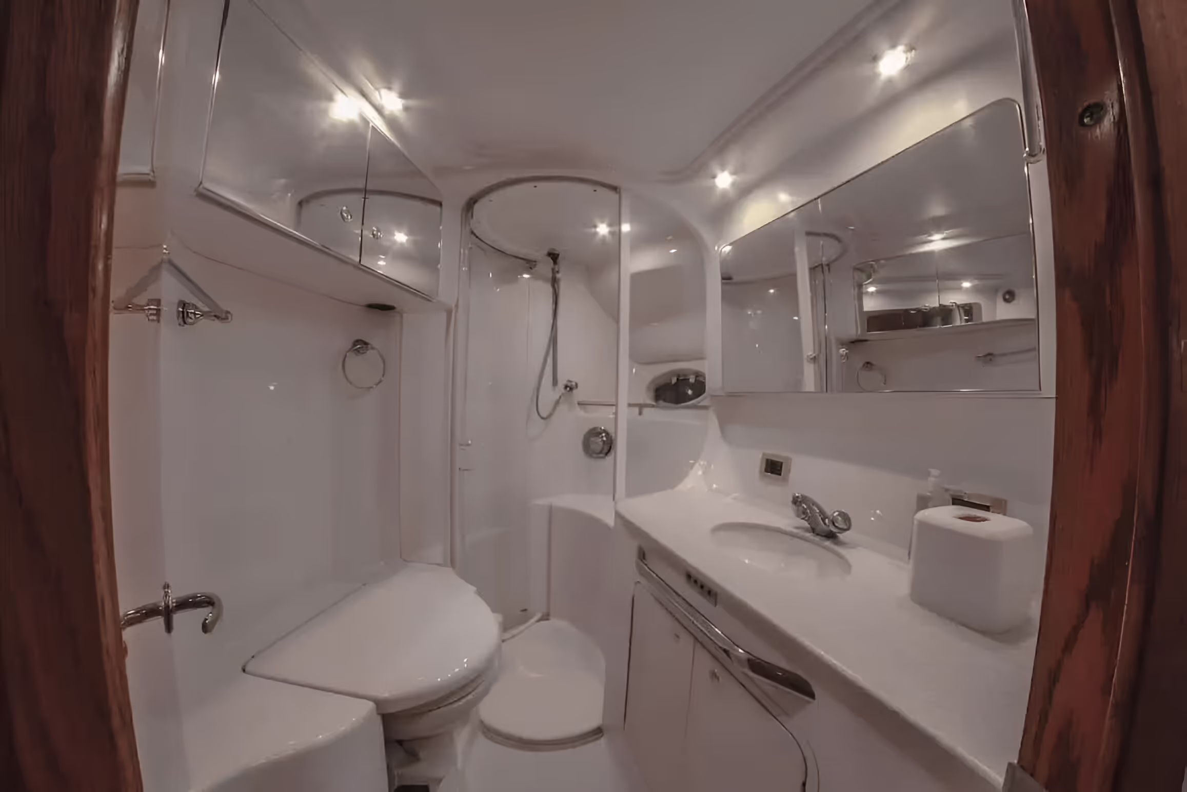 51 ft Luxury Yacht — photo 9
