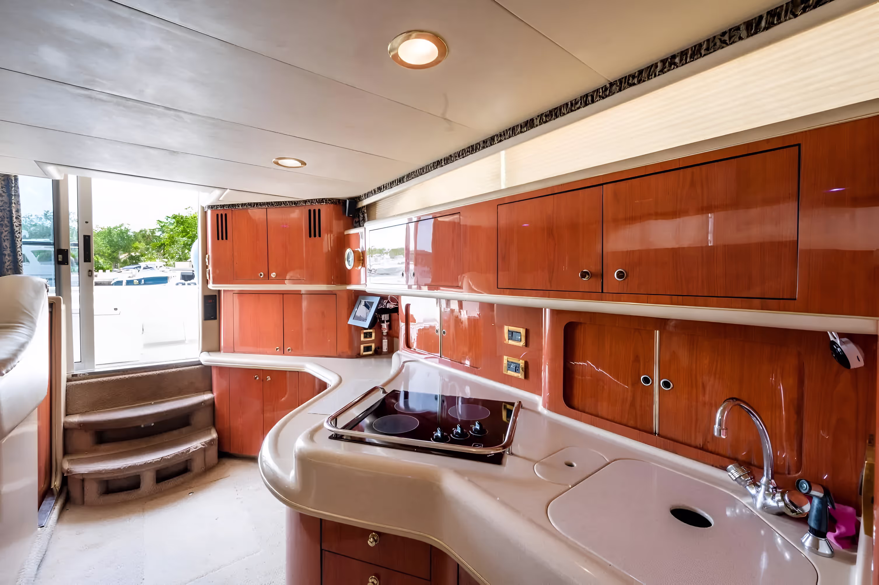51 ft Luxury Yacht — photo 10