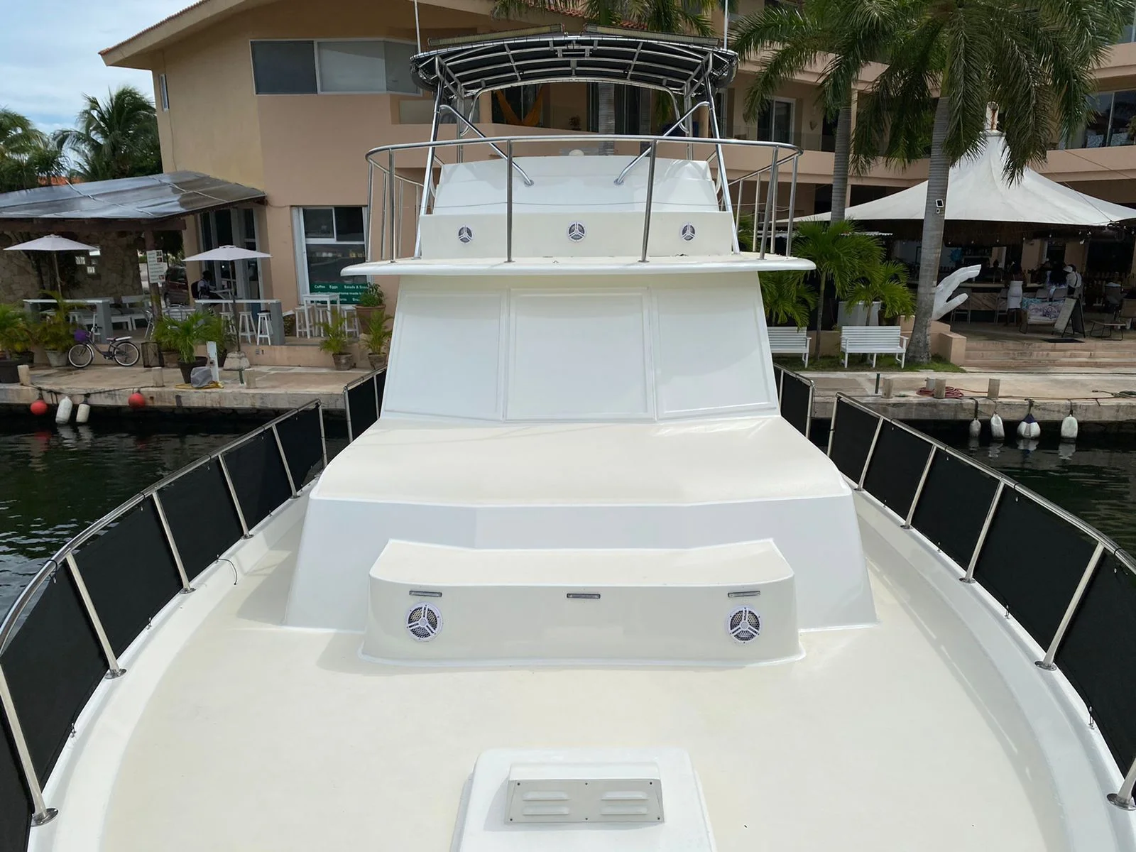 53 ft Luxury Yacht — photo 4