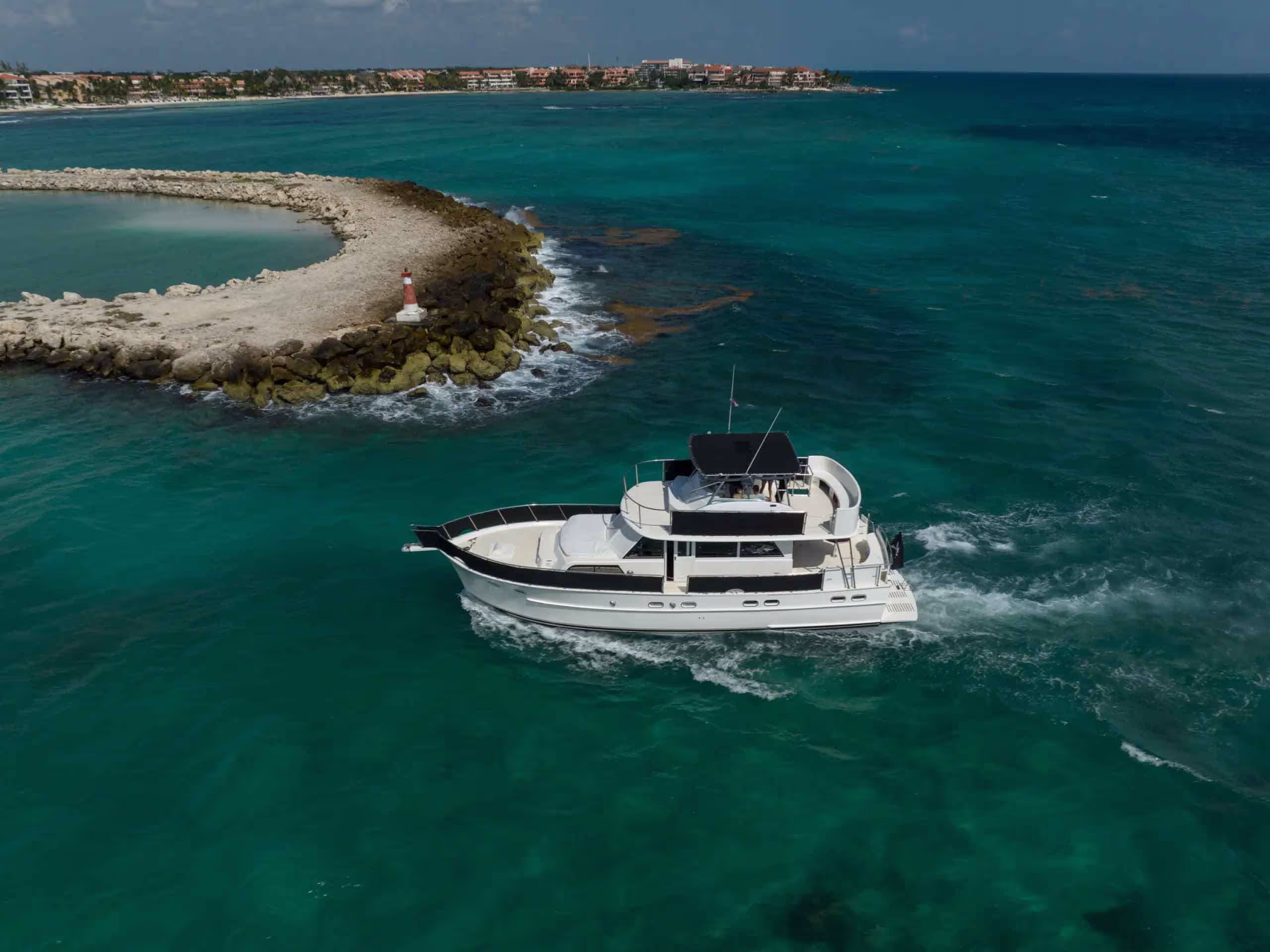 53 ft Luxury Yacht — photo 3
