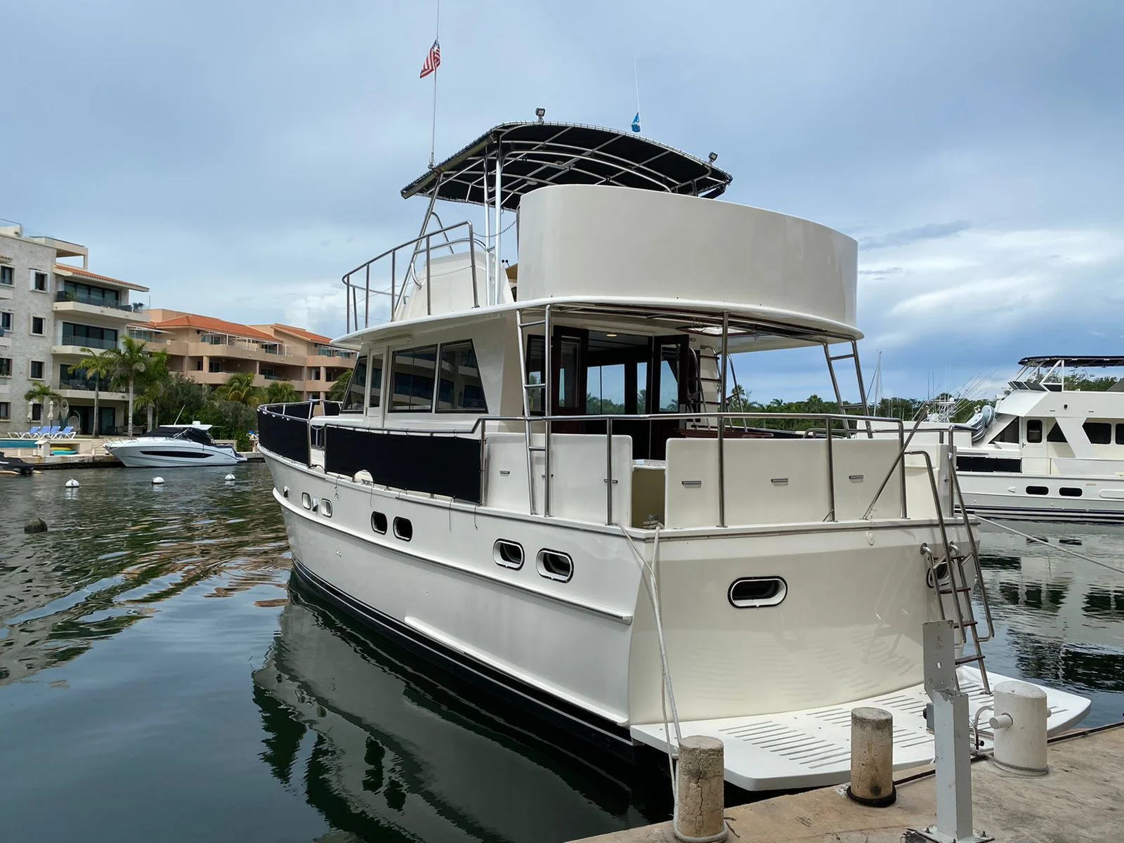 53 ft Luxury Yacht — photo 2