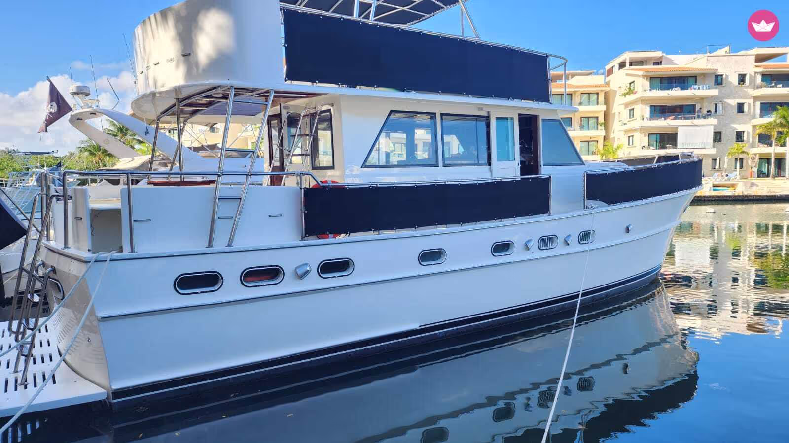 53 ft Luxury Yacht — photo 9