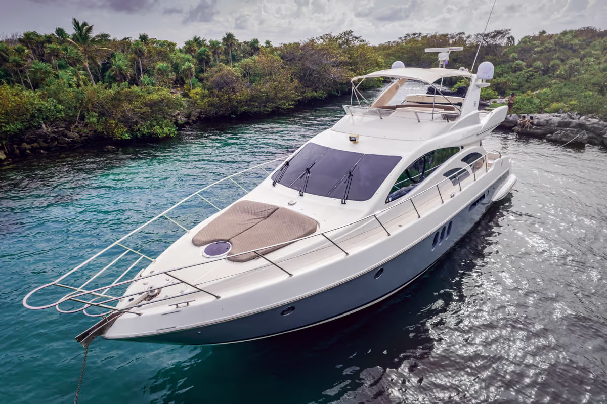 58 ft Azimut Luxury Yacht — photo 6
