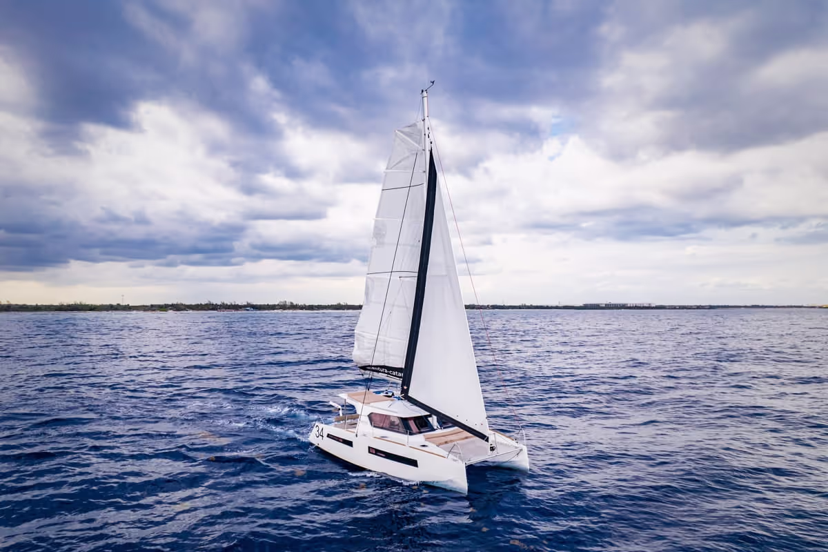 58 ft Azimut Luxury Yacht — photo 12