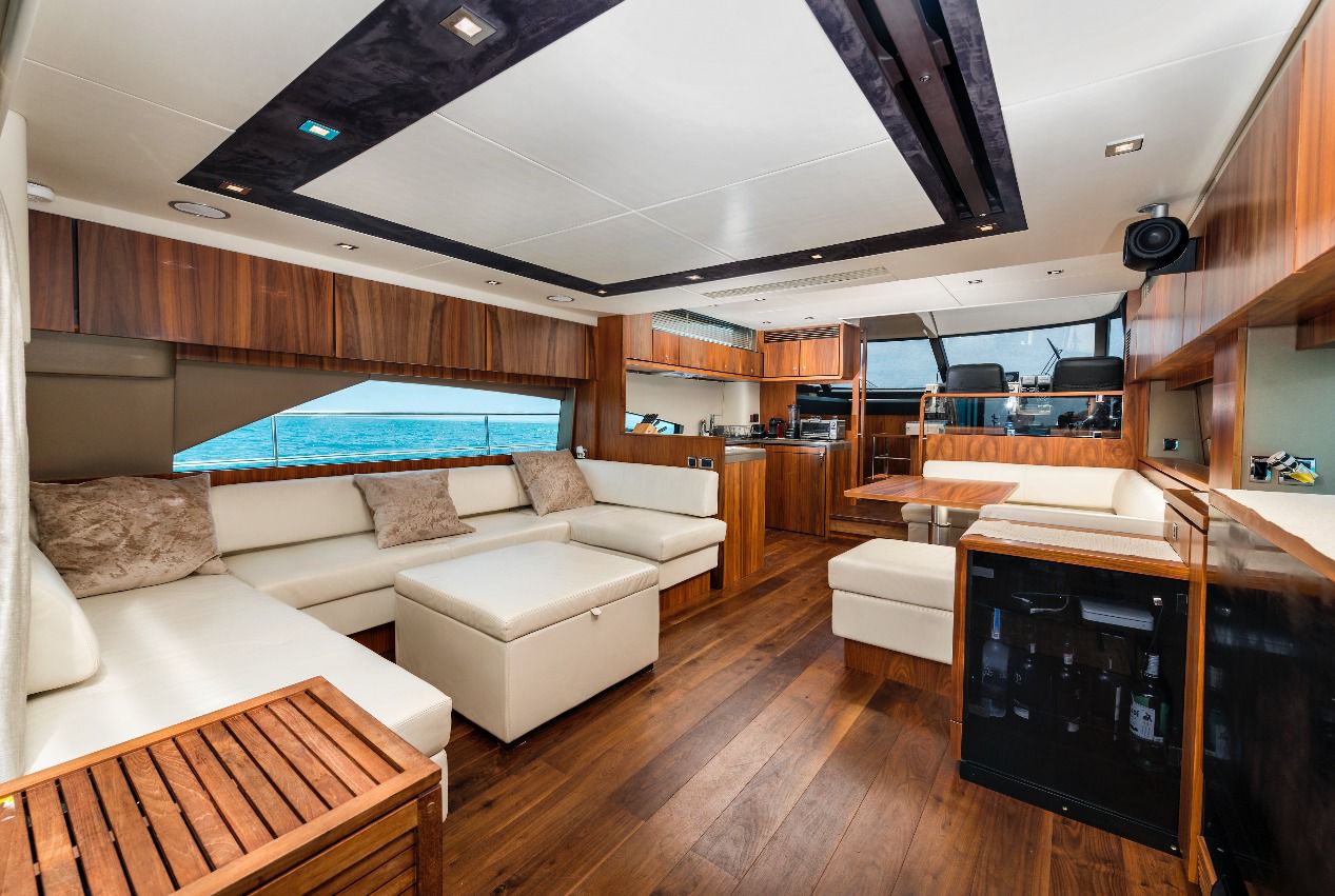 70 ft Fairline Luxury Yacht — photo 4