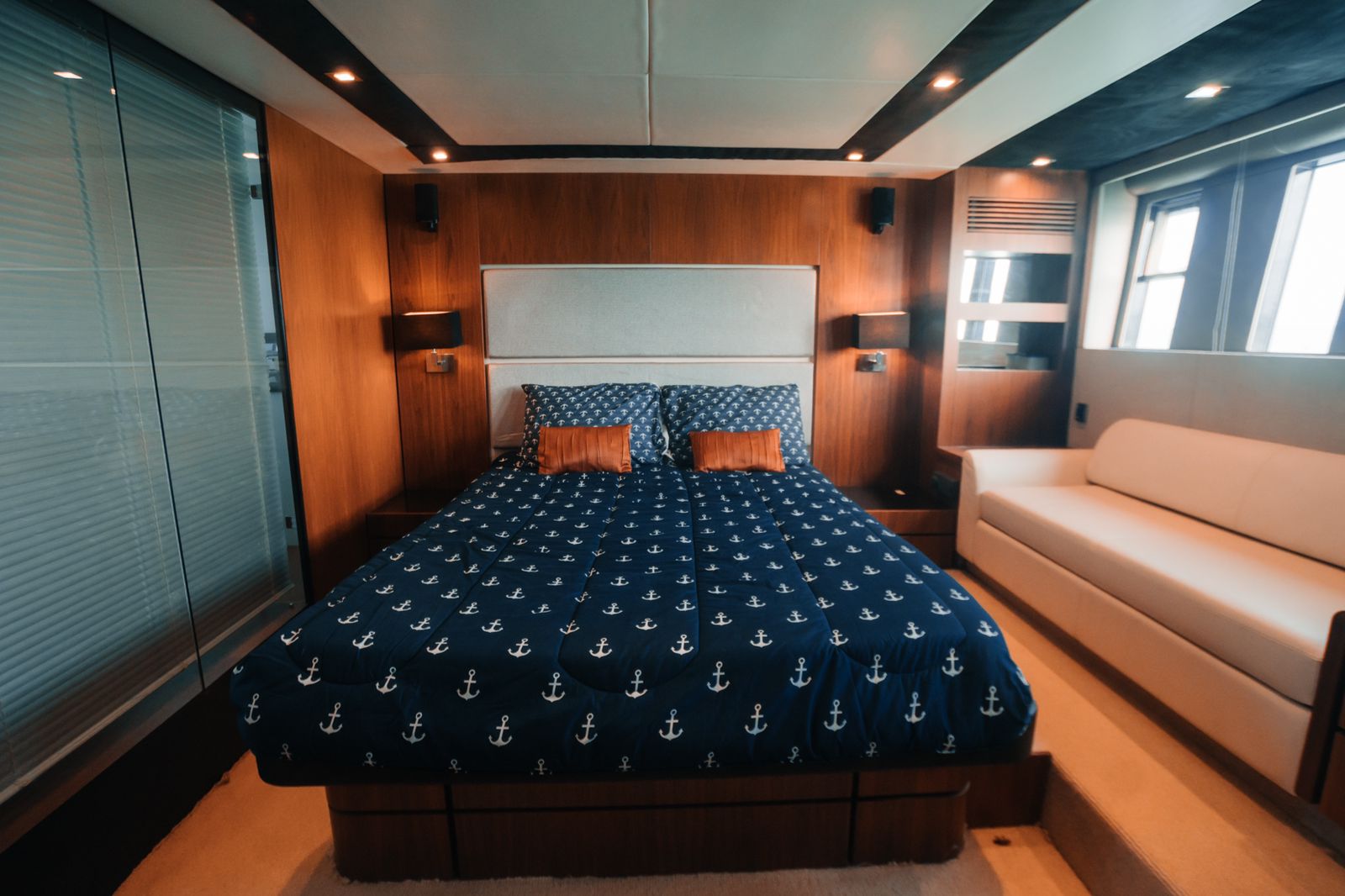 70 ft Fairline Luxury Yacht — photo 5