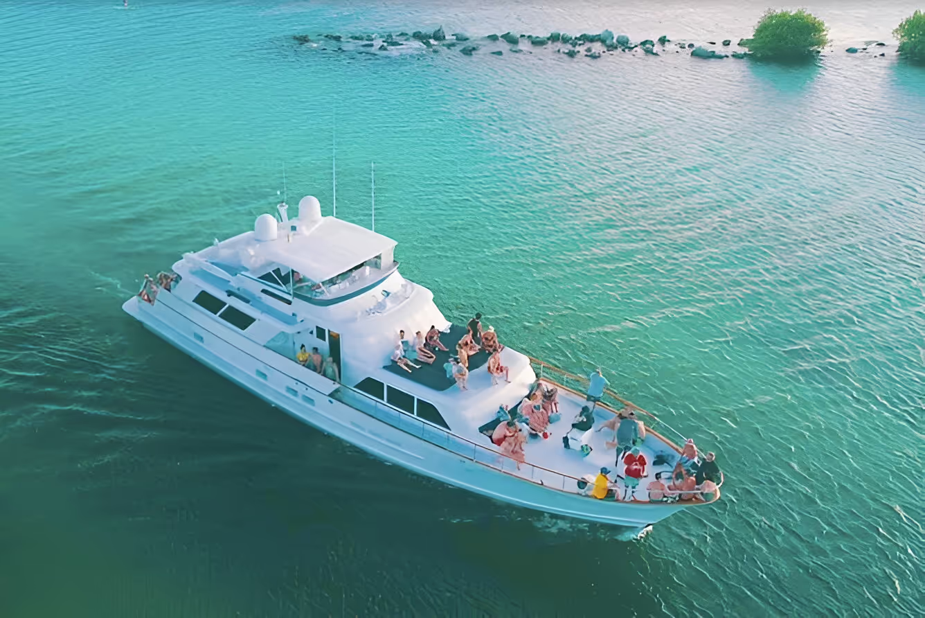 80 ft Luxury Yacht — photo 6